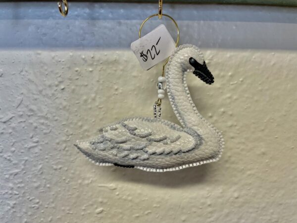 LW-Swan Leather Ornament